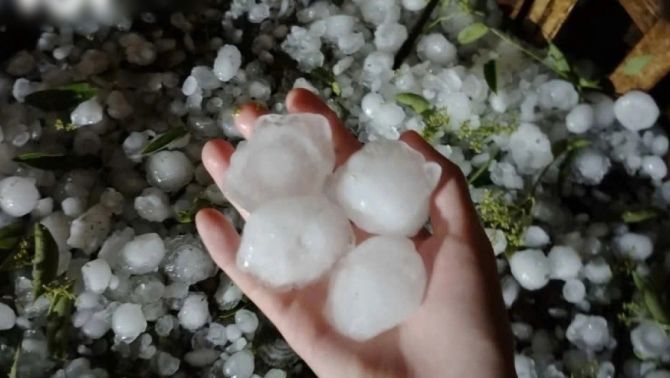 Dông lốc, mưa đá tại Lào Cai gây thiệt hại hơn 30 tỉ đồng, cơ quan chức năng cảnh báo nguy cơ mưa dông tiếp diễn