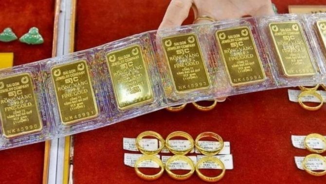 Giá vàng hôm nay 17/4: Vàng miếng SJC nhẫn trơn điều chỉnh mạnh, rủi ro tăng cao khi lệch giá kỷ lục