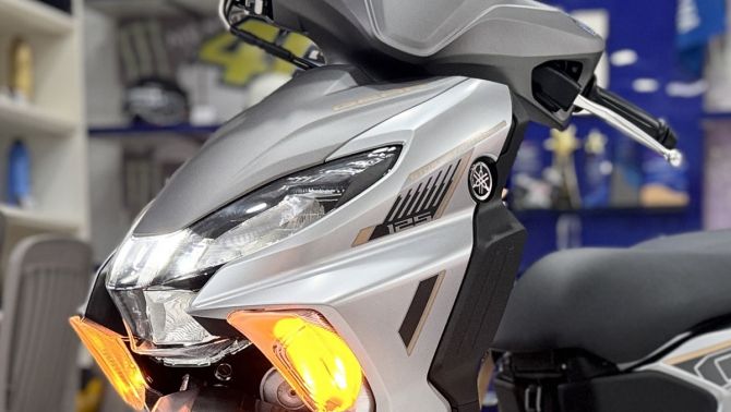 Giá xăng dầu trưa nay 19/4: RON 95 'rẻ như cho', Yamaha lập tức mở bán xe máy mới ‘ăn xăng như ngửi’