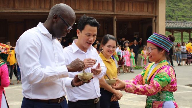 Nở rộ thủ đoạn chiếm tiền cọc du lịch dịp lễ: Người dân cần làm gì để tránh ‘tiền mất tật mang’?