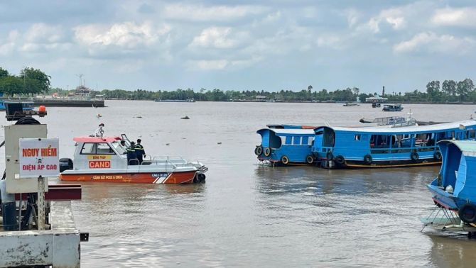 Hiện trường tìm thấy thi thể 2 người rơi xuống sông sau bữa tiệc sinh nhật, xác định danh tính nạn nhân 