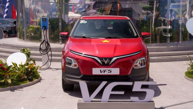 Giải mã lý do VinFast VF 5 lấn lướt hoàn toàn BYD Dolphin tại Việt Nam