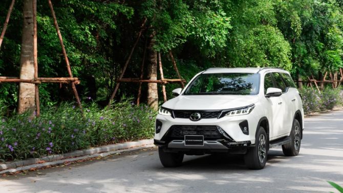 Quyết ‘ăn thua đủ’ với Ford Everest, Toyota Fortuner hạ giá lăn bánh ‘rẻ như cho’ cuối tháng 4/2026