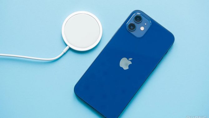 iPhone 12 giảm mạnh như giá dầu diesel, iPhone 5G, màn OLED rẻ nhất Việt Nam, xịn hơn cả iPhone 16e