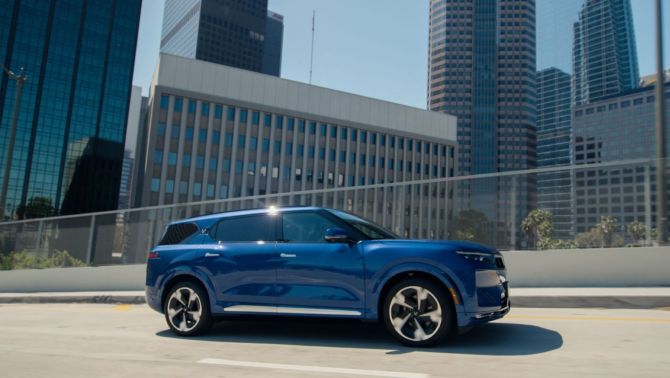 ‘Nghịch lý’ VinFast VF 9 trong mắt người dùng: Trải nghiệm đẳng cấp nhưng chi phí bình dân