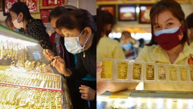 Giá vàng hôm nay 23/4: Vàng SJC, nhẫn 9999 giảm 800.000 đồng, phạt 20 triệu nếu người mua-bán thực hiện hành vi này