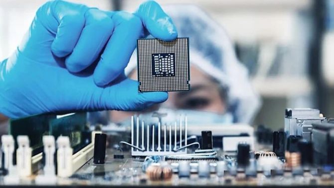 Việt Nam tăng tốc xây dựng nguồn nhân lực bán dẫn: từ cơ hội chiến lược đến năng lực triển khai thực tế