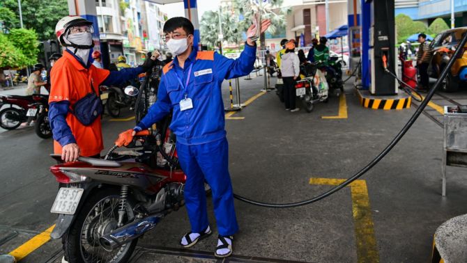 Giá xăng dầu hôm nay 24/4: RON95, RON92, dầu diesel giảm nhiều kỳ liên tiếp, điều hành linh hoạt trước biến động 