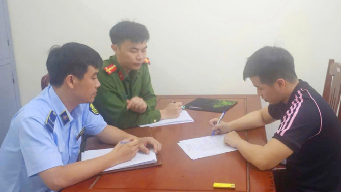 Du khách bức xúc vì phí gửi xe 'cắt cổ' 200.000 đồng/lượt, chủ bãi xe bị phạt, phải hoàn tiền