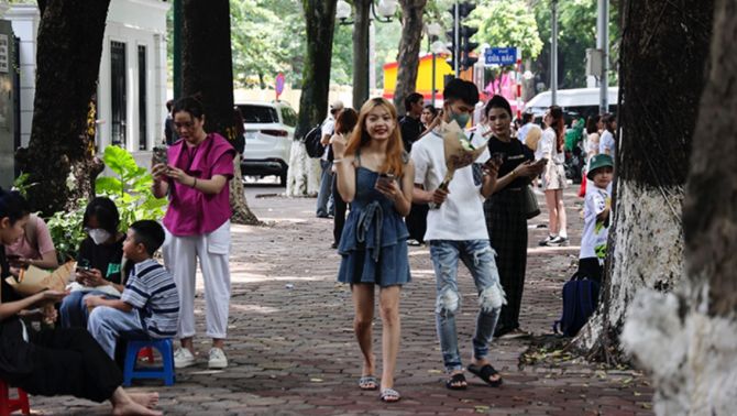 Thời tiết ngày 30/4: Phân hoá rõ rệt trên cả nước, cảnh báo lốc sét, mưa đá, giao thông gián đoạn