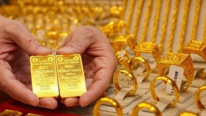 Giá vàng hôm nay 2/5: Vàng SJC, nhẫn 9999 xuất hiện tín hiệu khác thường, chuyên gia cảnh báo rủi ro khi ôm vàng