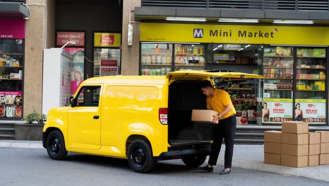 Bỏ xe xăng, chuyển sang EC Van, chủ doanh nghiệp thừa nhận: Chạy khỏe, tốn ít, ‘cân’ mọi tuyến phố đông