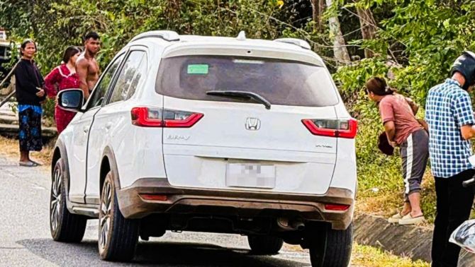 Phát hiện thanh niên tử vong trong ô tô ven quốc lộ, chi tiết bên trong xe hé lộ nguyên nhân 