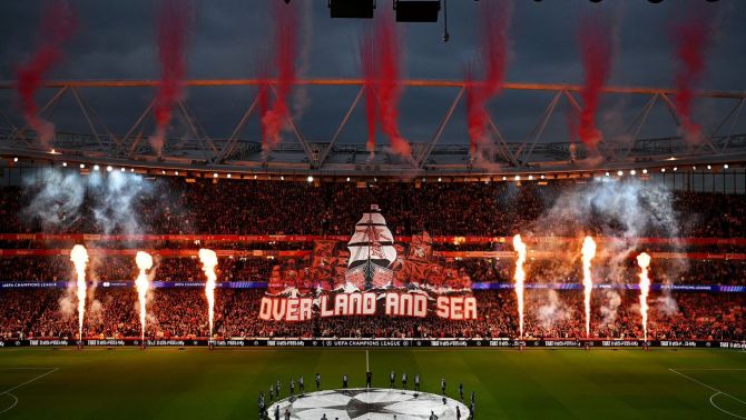 Arsenal vào chung kết Champions League: Bí mật TiFo “hạm đội đỏ trắng” khuấy đảo Emirates