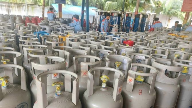 Giá gas hôm nay 7/5: Petrolimex, SAIGON PETRO, Pacific Petro, PV GAS đi ngang, khu vực nào bán giá cao nhất? 