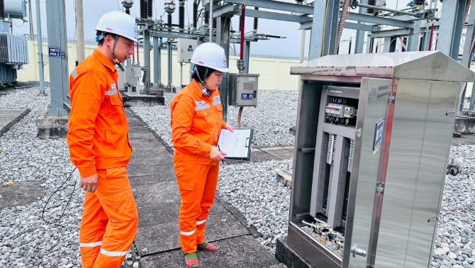 Biểu giá điện kinh doanh mới nhất cao gấp 3 lần giờ thấp điểm: Điểm tên 20 đối tượng sắp phải gánh
