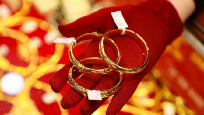 Giá vàng hôm nay 7/5: Vàng miếng SJC nhẫn 9999 tăng vọt vài giờ, lý do vàng thế giới vượt mốc 4.700 USD