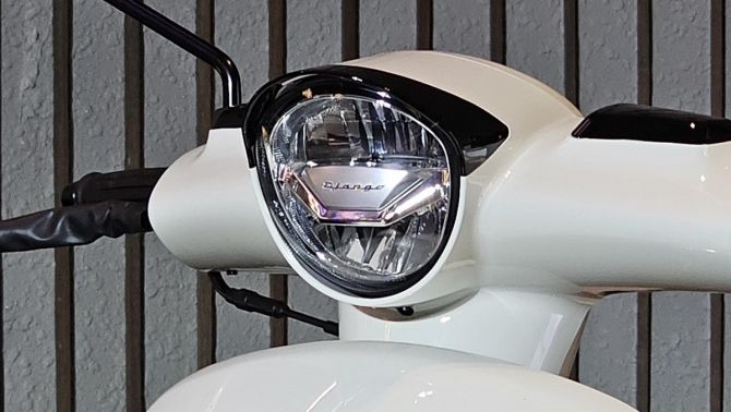 ‘Vua xe ga’ 150cc mới của Pháp chính thức ra mắt giá 85 triệu đồng: ‘Xé vé’ Honda SH 125i và SH 160i