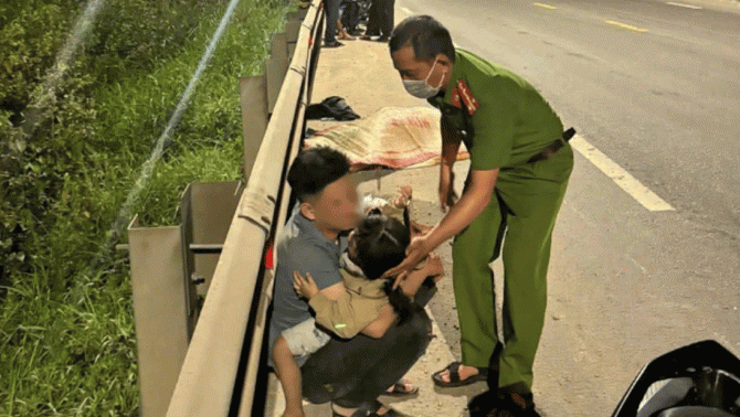 Cảnh người chồng ‘bàng hoàng’, đau đớn ôm vợ bầu sắp sinh tử vong sau khi bất ngờ tự ngã xe