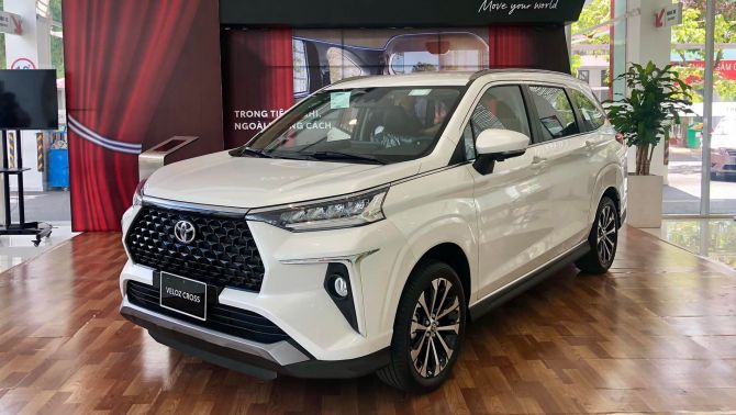 Toyota Veloz Cross bất ngờ 'vượt mặt' Mazda CX-5 và Xpander: Trở thành xe xăng bán chạy nhất Việt Nam tháng 4/2026