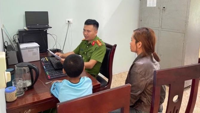 Người bố cùng vợ mới đánh con trai lớp 6 bầm tím mặt gửi lời xin lỗi gia đình vợ cũ