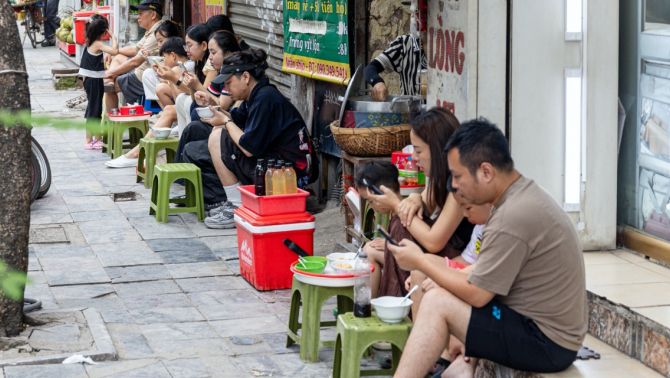 Hà Nội lên phương án thu phí vỉa hè, nhiều tuyến phố chuẩn bị bước vào diện thí điểm kinh doanh mới