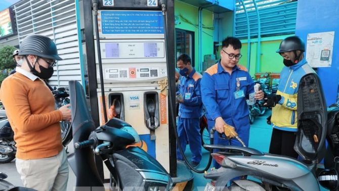 Giá xăng dầu hôm nay 15/5: Xăng RON92, RON95, dầu diesel ở vùng giá hiếm, dầu thế giới đổi hướng liên tục 