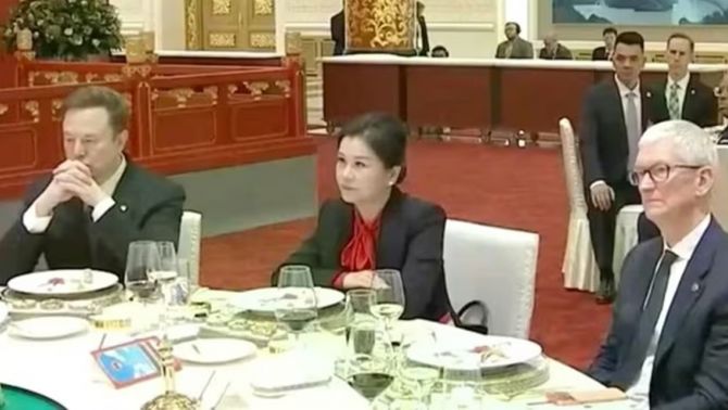 Người phụ nữ Trung Quốc xuất thân từ bảo vệ, ngồi giữa Tim Cook và Elon Musk ở Bắc Kinh là ai?