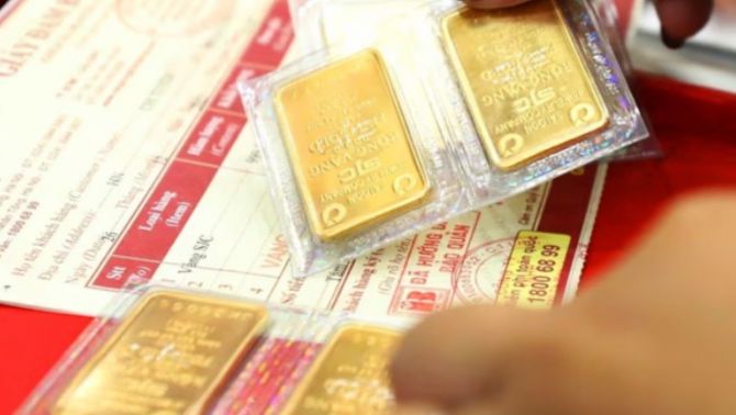 Giá vàng hôm nay 17/5: Người 'đu đỉnh' mất hàng chục triệu đồng, thị trường còn cú rơi nào nữa?