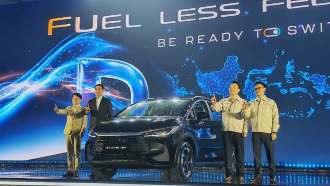 BYD M6 bản PHEV ra mắt Indonesia: Tiết kiệm xăng hơn Honda Wave, đầy bình đủ 'phượt' Hà Nội - TP.HCM?