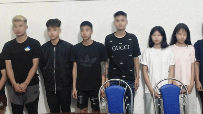 Nguyên nhân nhóm thanh niên chửi bới, vây đánh hội đồng rồi làm nhục cô gái 14 tuổi ngay giữa đường