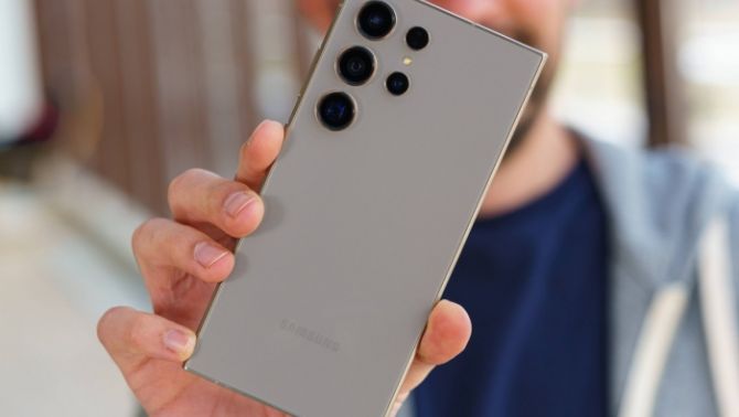 Giá Galaxy S24 Ultra tháng 5/2026: Bay màu hơn 13 triệu đồng, khung Titan xịn ăn đứt iPhone 17 Pro