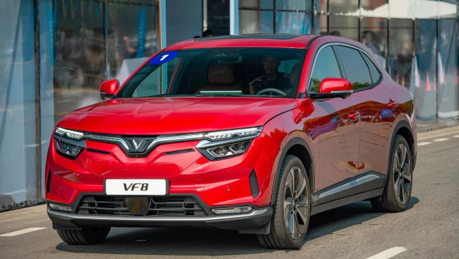 VinFast VF 8 thế hệ mới gây 'bão' tại Mỹ: Truyền thông quốc tế nói gì về SUV điện Việt?