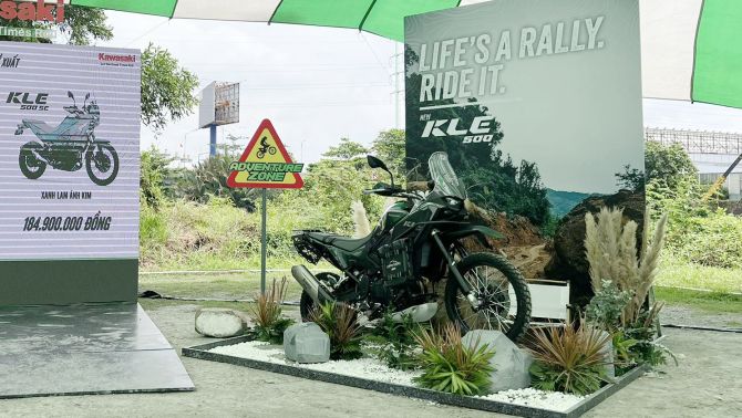 Kawasaki KLE500 2026 chính thức ra mắt tại Việt Nam: Huyền thoại rally thập niên 90 'tái sinh' với diện mạo cực chiến