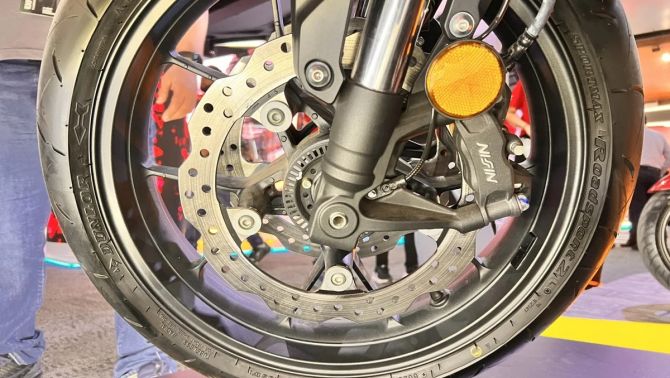 Honda chính thức ra mắt ‘huyền thoại côn tay’ mới đàn anh Winner R: Đẳng cấp vượt thời gian, giá mềm