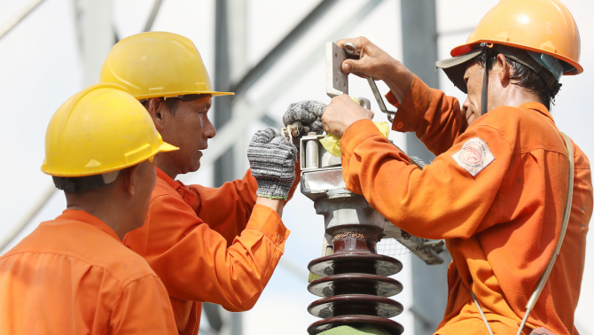 Giá điện giờ cao điểm lên hơn 5.400 đồng/kWh, khung giờ điện mới thay đổi ra sao từ tháng 6/2026?