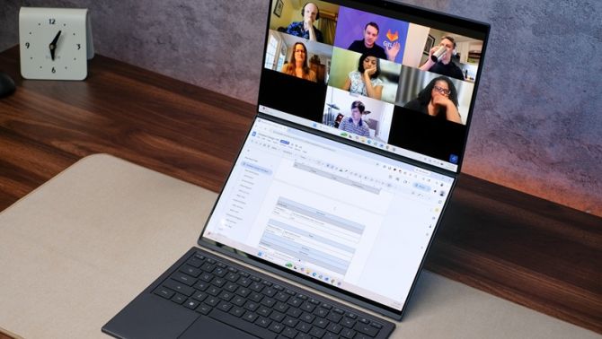 ASUS ra mắt Zenbook DUO (2026) tại Việt Nam, mẫu laptop hai màn hình cho doanh nhân và người làm nội dung