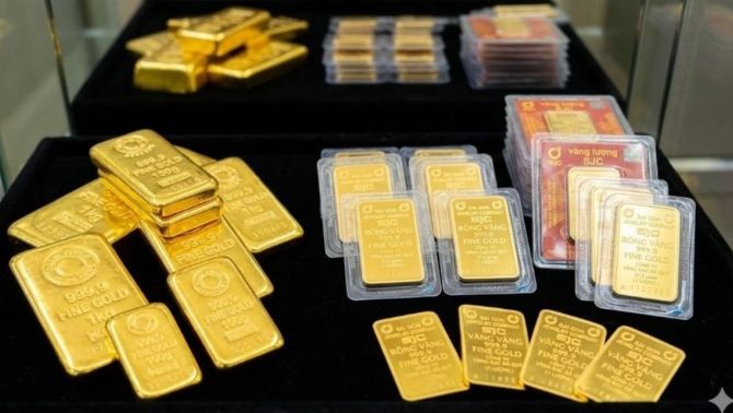 Giá vàng hôm nay 26/5: Vàng thế giới lao khỏi đỉnh, người ôm vàng SJC, nhẫn 9999 lỗ hơn 32 triệu đồng/lượng