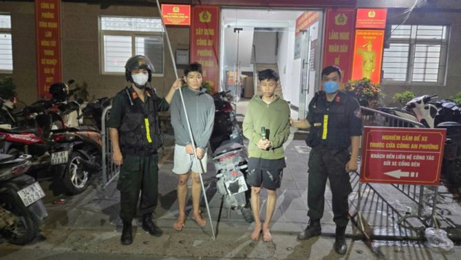 Danh sách nhóm thanh niên cầm hung khí lạng lách, ném vỏ chai, xit hơi cay vào cảnh sát, đối diện hình phạt nặng?