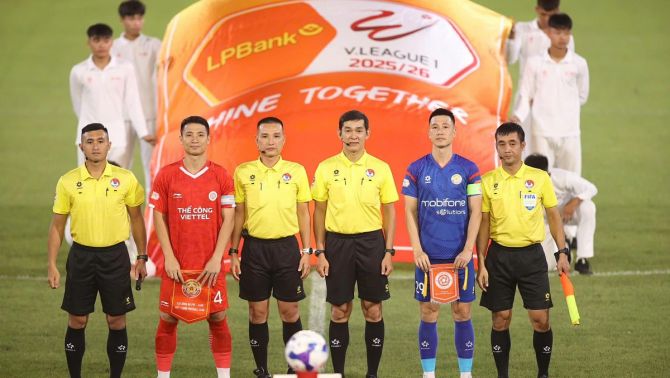 VFF nhận sai, treo còi trọng tài làm ảnh hưởng cuộc đua trụ hạng V.League
