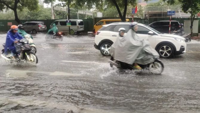 Thời tiết đổi chiều tại nhiều khu vực, nhiều địa phương phát tín hiệu cảnh báo lốc sét và mưa đá diện rộng