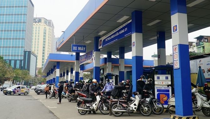 Giá xăng dầu hôm nay 31/5: RON 95 'rớt thảm' 9.690 đồng/lít, E10 gần ‘chạm đáy’, đầy bình các mẫu ô tô Honda bao nhiêu?