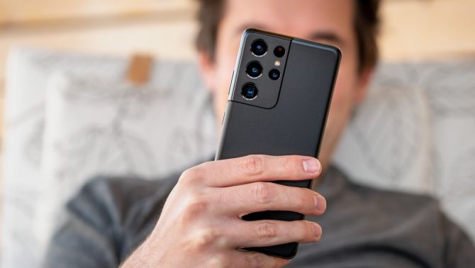 Đây là lão tướng Galaxy S có camera thiên lý nhãn zoom 10x rẻ như rau, át vía iPhone 17 Pro Max