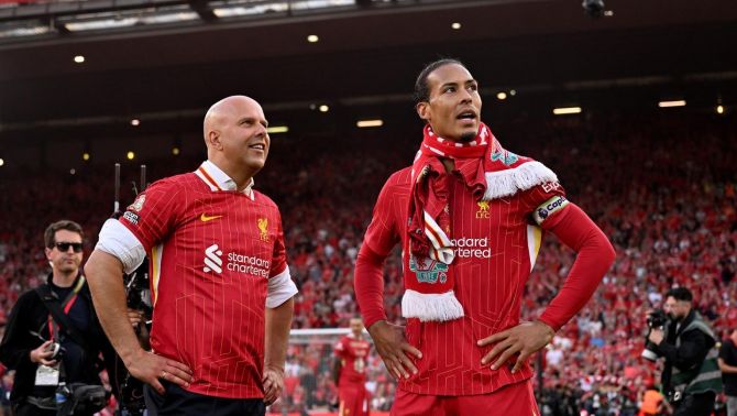 Van Dijk bất ngờ vì Liverpool sa thải Arne Slot: 