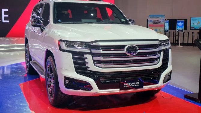 Toyota Land Cruiser Hybrid 2026 sắp về Việt Nam: 'Vua SUV' mạnh 457 mã lực, động cơ V6 tăng áp kép, giá gần 3 tỷ đồng