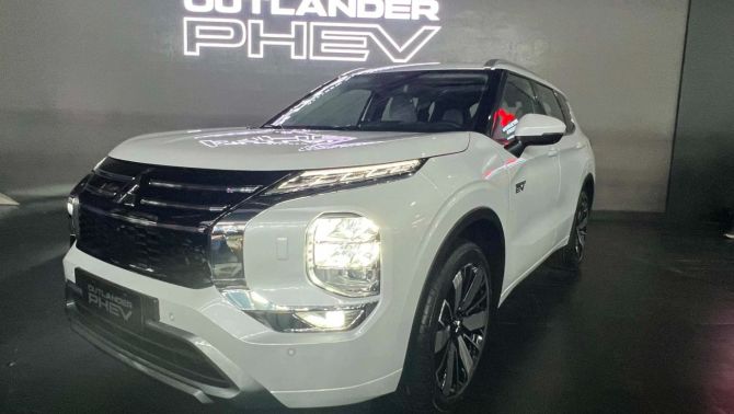 Mitsubishi Outlander PHEV 2026 trình làng: SUV điện hóa mạnh 302 mã lực, chạy điện xa tới 100km