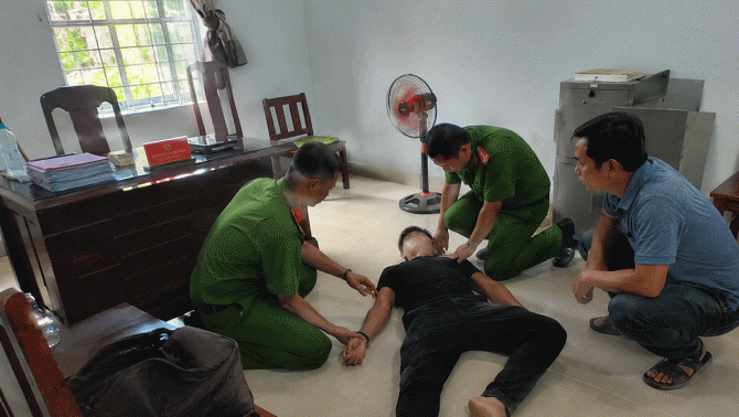 1 nam nghi phạm tử vong trong phòng riêng tại trụ sở công an xã ở Đồng Tháp: Xuất hiện tình tiết lạ