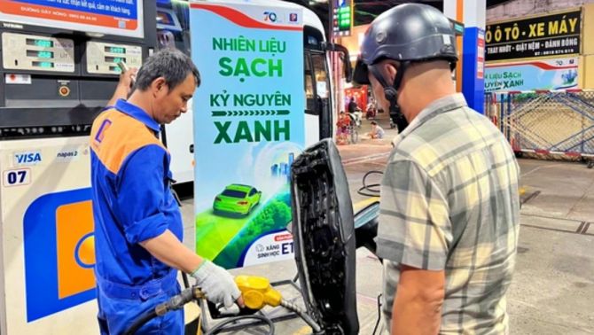 Giá xăng dầu hôm nay 9/6: Dầu thô vượt mốc mới, xăng E10 RON95 xuất hiện tín hiệu trái chiều 