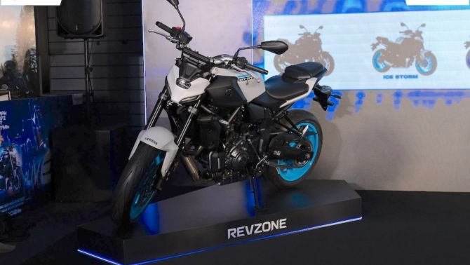 Naked bike Yamaha MT-07 2026 ra mắt Việt Nam: Động cơ CP2 689cc huyền thoại, có Ride-by-Wire và TCS, 'đấu' Honda CB650R