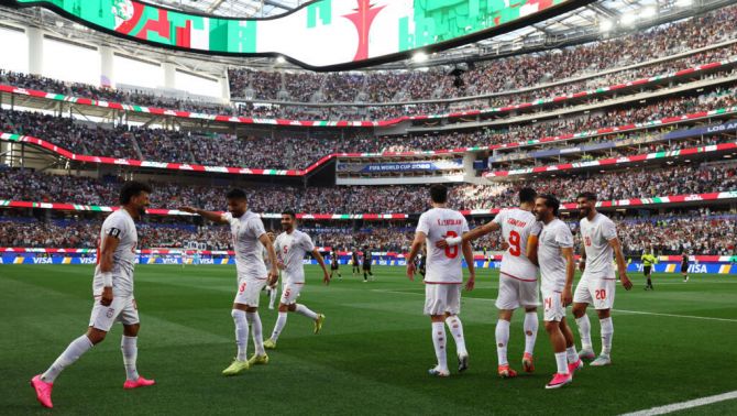 Iran bị buộc rời Mỹ ngay sau trận hòa New Zealand, HLV Ghalenoei chỉ trích World Cup 2026 là “thảm họa”